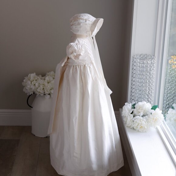 Baby's Luxury Special Occasion Gown & Bonnet Ivory Silk RARE FIND 6 Months NWT - Picture 7 of 7